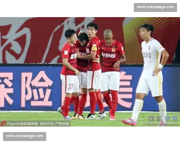 恒大对阵申鑫激战中超赛场强弱碰撞引爆焦点之夜悬念迭起球迷瞩目